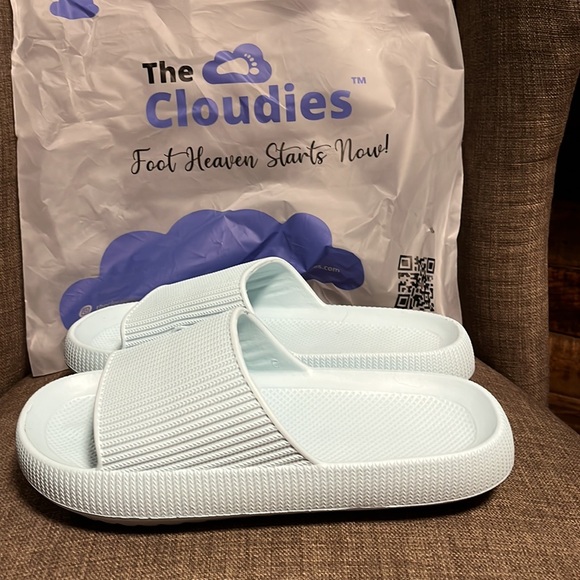 The Cloudies women's 40-41 - Picture 3 of 6